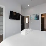 Sapphire Loft 4 Bedroom 4.5 Bath Rooftop Patio Holiday home