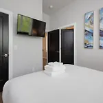 Sapphire Loft 4 Bedroom 4.5 Bath Rooftop Patio Holiday home