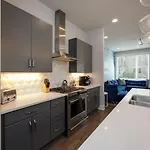 Sapphire Loft 4 Bedroom 4.5 Bath Rooftop Patio *