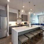 Sapphire Loft 4 Bedroom 4.5 Bath Rooftop Patio *