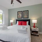 The Ryman 4 Bedroom Haven With Scenic Rooftop Holiday home