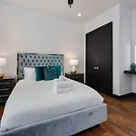 Cerulean Oasis - Rooftop Views - Heart Of The Holiday home Nashville
