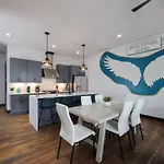Holiday home Cerulean Oasis - Rooftop Views - Heart Of The *