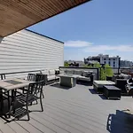 Holiday home Luxe Rooftop Lounge With Views And Games Nashville
