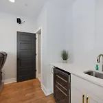 Holiday home Luxe Rooftop Lounge With Views And Games Nashville