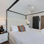 Luxe Rooftop Lounge With Views And Games Holiday home