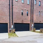 Weho Indie Villa 3 Bedroom 3 Bath Just 1.3 Miles To Geodis