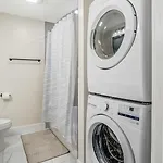 Holiday home Adorable, Cozy, Private 1bed1bath, Fenced Yard, Sunroom, Deck