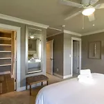 Downtown Dream Extra Bedding Minutes To Broadway Holiday home Nashville