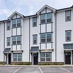 Two Elegant Townhomes Perfect For Large Groups