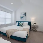 Two Gorgeous Homes Twenty Guests Amazing Location