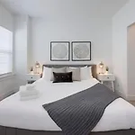 Two Gorgeous Homes Twenty Guests Amazing Location *