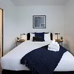 Two Gorgeous Homes Twenty Guests Amazing Location Holiday home *