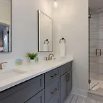 East Beauty Minutes To Downtown Holiday home