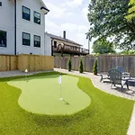 East Bliss Pool And Putt Putt Paradise Holiday home