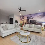 Metro Charm - Rooftop Lounge - Hot Tub Holiday home Nashville