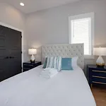 Metro Charm - Rooftop Lounge - Hot Tub