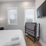 Metro Charm - Rooftop Lounge - Hot Tub