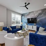 Metro Charm - Rooftop Lounge - Hot Tub