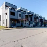 Spacious And Modern 2 Rooftops Stage Games And More