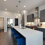 Rhythmic Retreat Rooftop Lounge 4 Bedroom 4.5 Bath Nashville