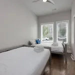 Rhythmic Retreat Rooftop Lounge 4 Bedroom 4.5 Bath Holiday home *