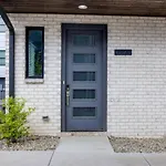 Two Townhomes- Rooftop Lounge- Hot Tub- City Views