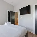 Two Townhomes- Rooftop Lounges- Hot Tub- Game *