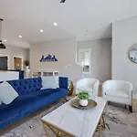 Holiday home Two Townhomes- Rooftop Lounges- Hot Tub- Game
