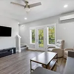 Massive 3 Bedroom With Garage Parking