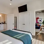 West End 4 Bd,4bath Walk To Bars-close To Broadway Apartment *