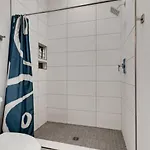 Apartment West End 4 Bd,4bath Walk To Bars-close To Broadway *