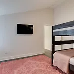 Apartment West End 4 Bd,4bath Walk To Bars-close To Broadway *