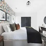 The Jackson House - 1 Mile To Broadway!