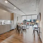 Global Luxury Downtown Apartment