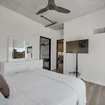 Global Luxury Downtown Apartment