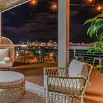 New 4Bdrm House With City Views, Pool Table, 5Min To Downtown! Sleeps 22!