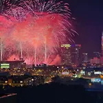 New 4Bdrm House With City Views, Pool Table, 5Min To Downtown! Sleeps 22!