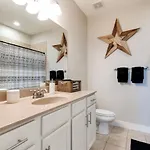 Holiday home Star Studded - Near Music Row- Private Balcony *