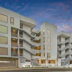 Apartment On The River - River Views Walk To Broadway *