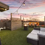 Holiday home 24k Escape - Rooftop Oasis, 3 Miles To Broadway! Nashville
