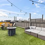 24k Escape - Rooftop Oasis, 3 Miles To Broadway! *
