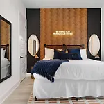 The Daylily & The Aster - Two Four Bedroom Homes Holiday home Nashville