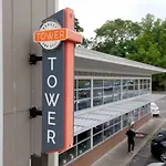 Vibrant Neon Condo Near Restaurants, Coffee And Bars