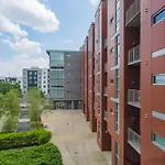 5M307- Elegant Condo With Rooftop Deck