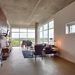 5M636- City Views With Floor To Ceiling Windows