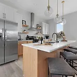 Holiday home The Trillium & The Iris - 2 Homes 6 Bedrooms