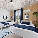 The Trillium & The Iris - 2 Homes 6 Bedrooms * Nashville