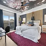 The Trillium & The Iris - 2 Homes 6 Bedrooms Holiday home *