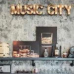 Studio C On Music Row, 4 Min Broadway